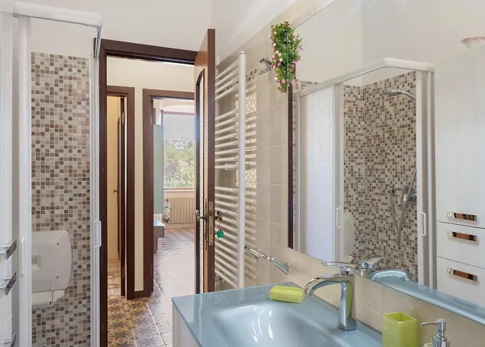 Guesthost - Cadimare Lovely *